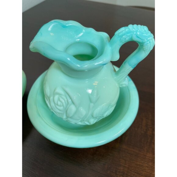Avon Vintage Green Milk Glass Miniature Wash Basin & Pitcher Set With Matching S - Picture 4 of 6